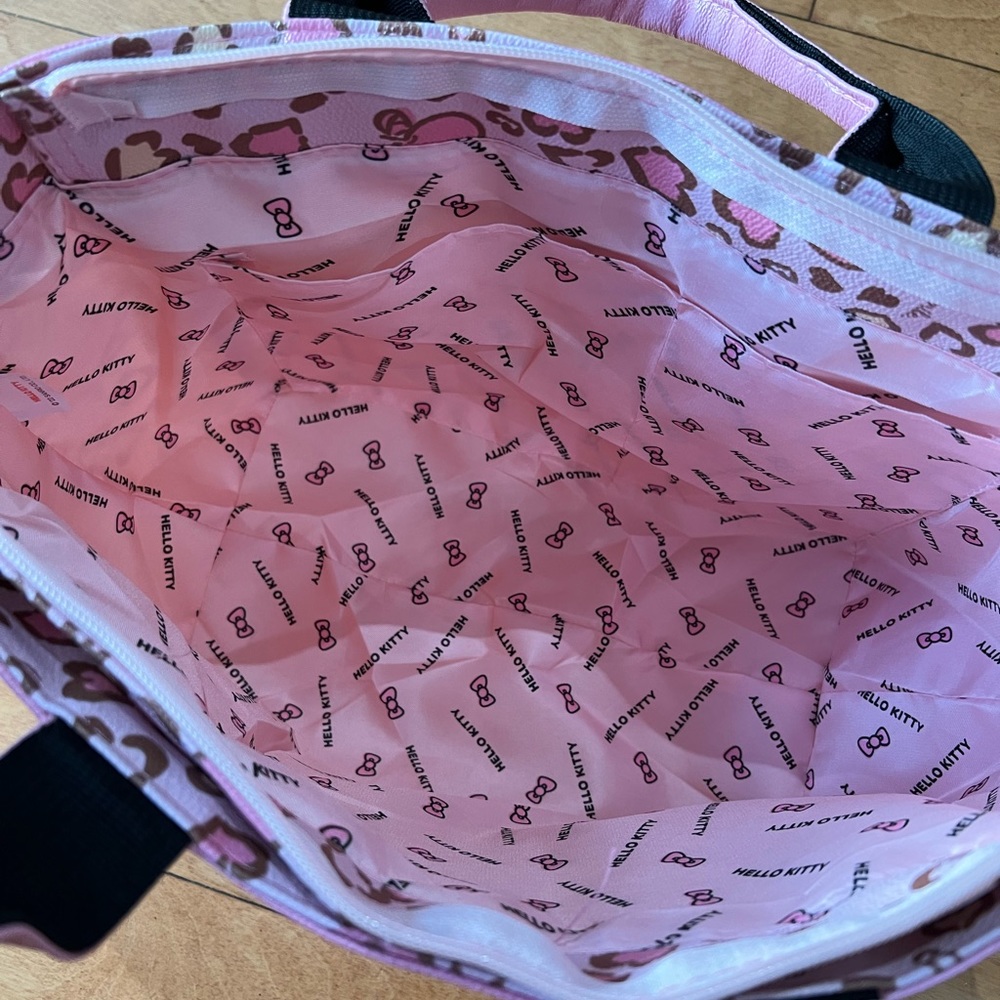 ***SOLD*** Hello Kitty Tote Bag - Picture 3 of 5